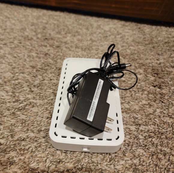 Netgear Network 8 port switch - Picture 9 of 9